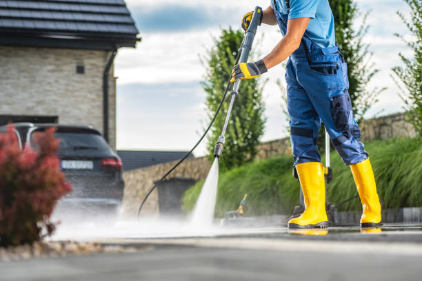 Best Sidewalk Pressure Washing  in Flatonia, TX